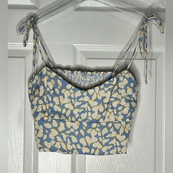 RESA Tops - Resa Satin Heart Print Crop Top Sz M